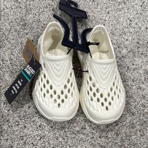 Rugged Shark Kids white Water Shoes